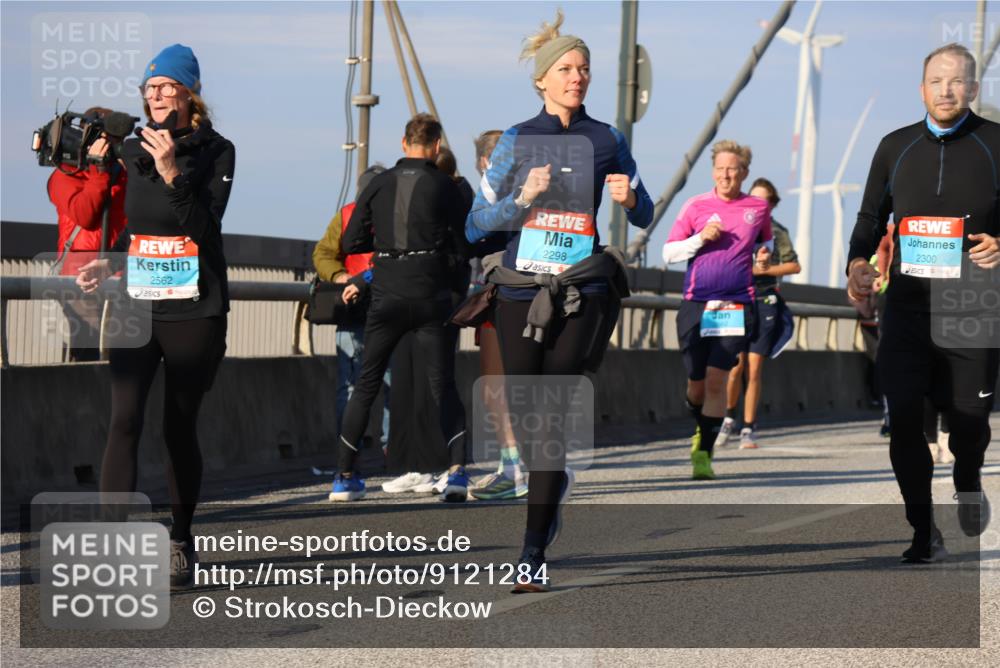 03.10.2025 - Köhlbrandbrückenlauf Strokosch-Dieckow http://msf.ph/oto/9121284 03.10.2025 09:56:41 Position 2 2562, 2298, 2300 meine-sportfotos.de