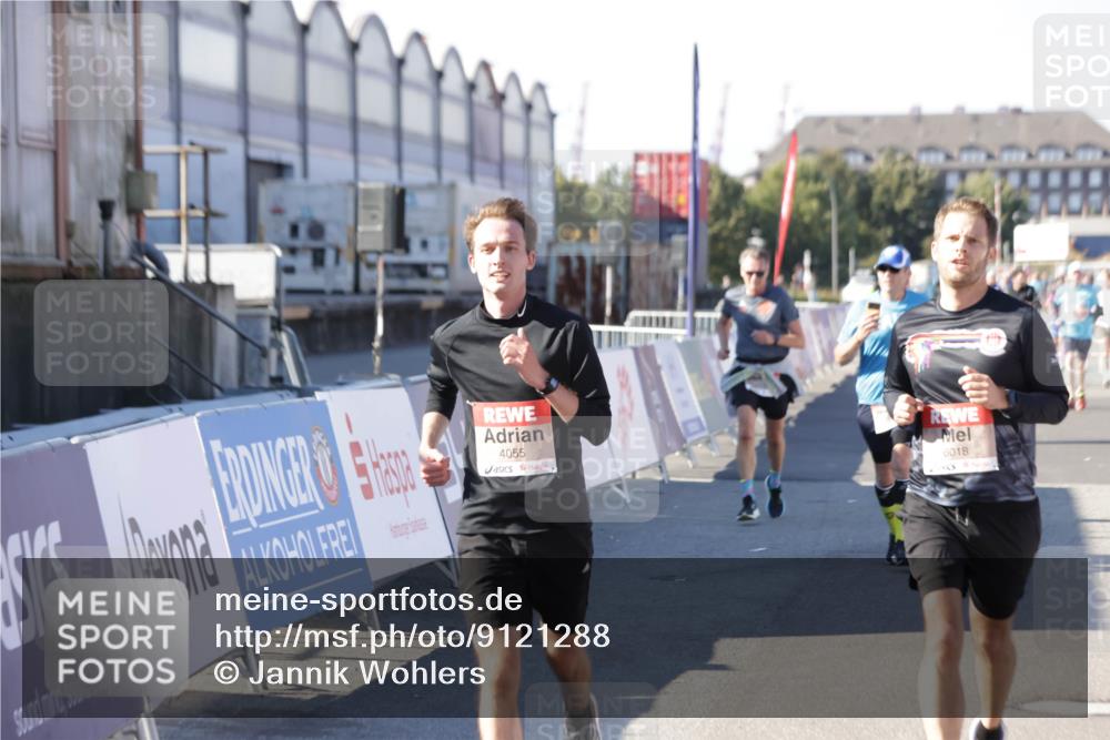 03.10.2025 - Köhlbrandbrückenlauf Jannik Wohlers http://msf.ph/oto/9121288 03.10.2025 13:04:31 Ziel 4055, 4117, 4198, 4297, 4494, 4665, 4713, 4836, 4995, 6018, 6092, 6723 meine-sportfotos.de