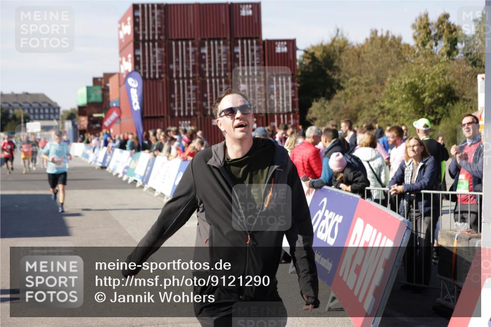 03.10.2025 - Köhlbrandbrückenlauf Jannik Wohlers http://msf.ph/oto/9121290 03.10.2025 13:36:16 Ziel 5045, 5158, 5219, 6670 meine-sportfotos.de
