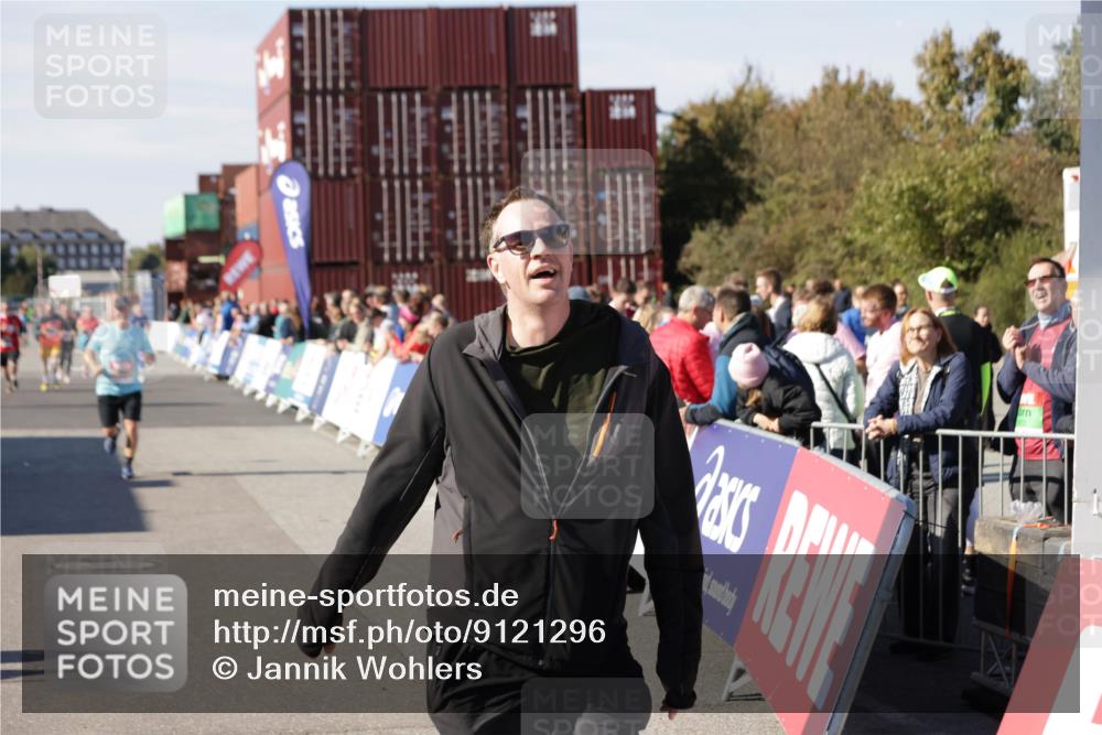 03.10.2025 - Köhlbrandbrückenlauf Jannik Wohlers http://msf.ph/oto/9121296 03.10.2025 13:36:16 Ziel 5045, 5158, 5219, 6670 meine-sportfotos.de
