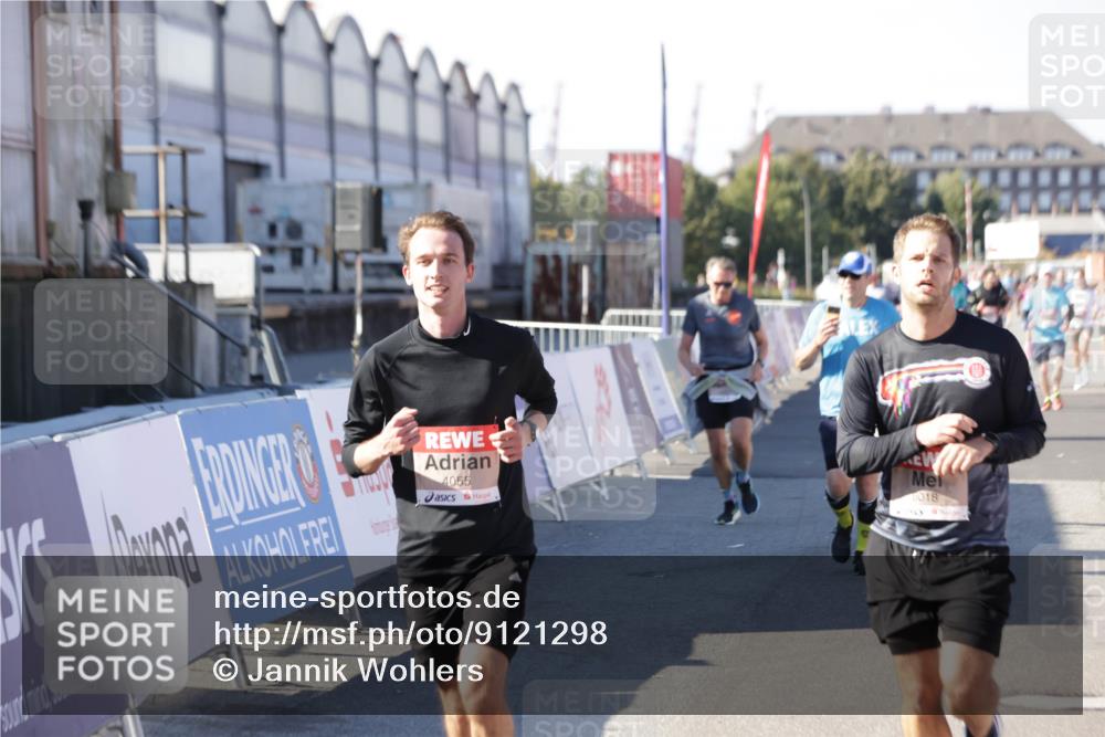 03.10.2025 - Köhlbrandbrückenlauf Jannik Wohlers http://msf.ph/oto/9121298 03.10.2025 13:04:31 Ziel 4055, 4117, 4198, 4297, 4494, 4665, 4713, 4836, 4995, 6018, 6092, 6723 meine-sportfotos.de