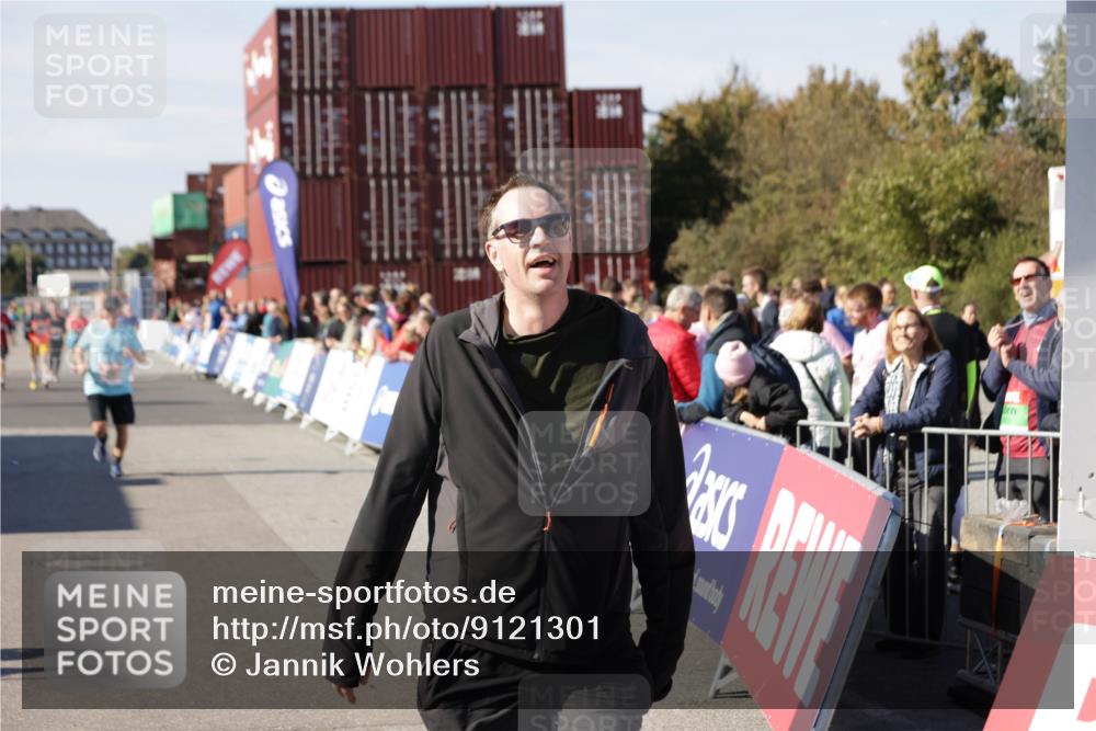 03.10.2025 - Köhlbrandbrückenlauf Jannik Wohlers http://msf.ph/oto/9121301 03.10.2025 13:36:16 Ziel 5045, 5158, 5219, 6670 meine-sportfotos.de