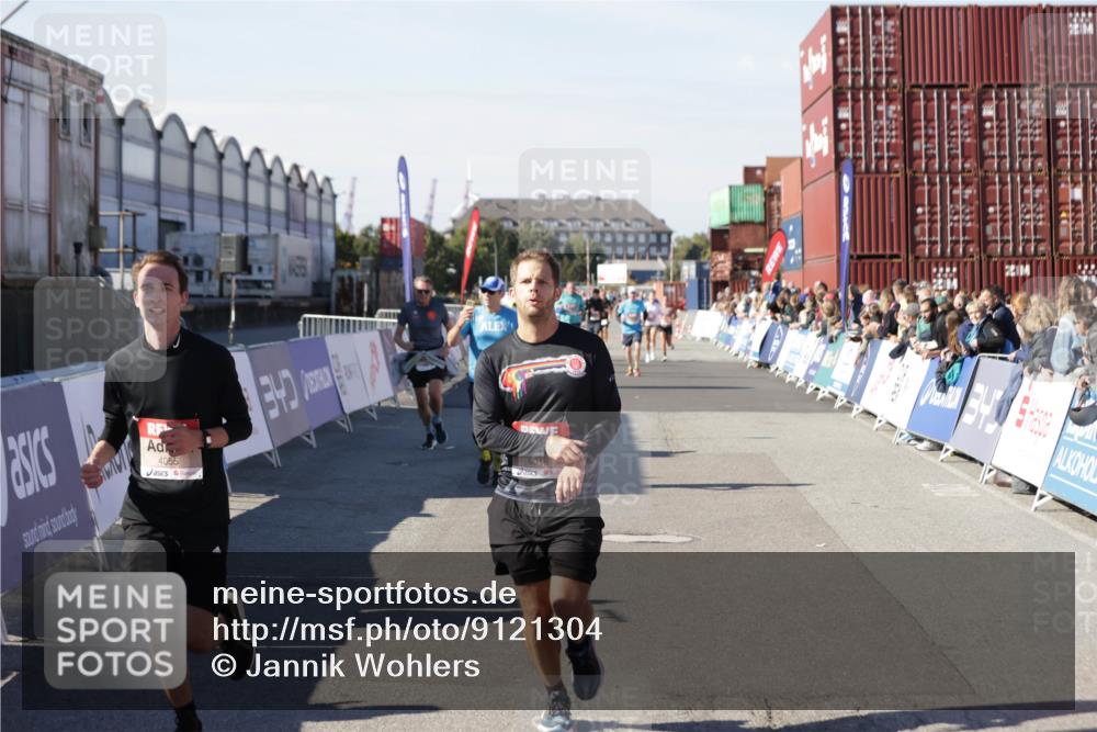 03.10.2025 - Köhlbrandbrückenlauf Jannik Wohlers http://msf.ph/oto/9121304 03.10.2025 13:04:32 Ziel 4055, 4117, 4198, 4297, 4494, 4665, 4713, 4836, 4995, 6018, 6092, 6723 meine-sportfotos.de