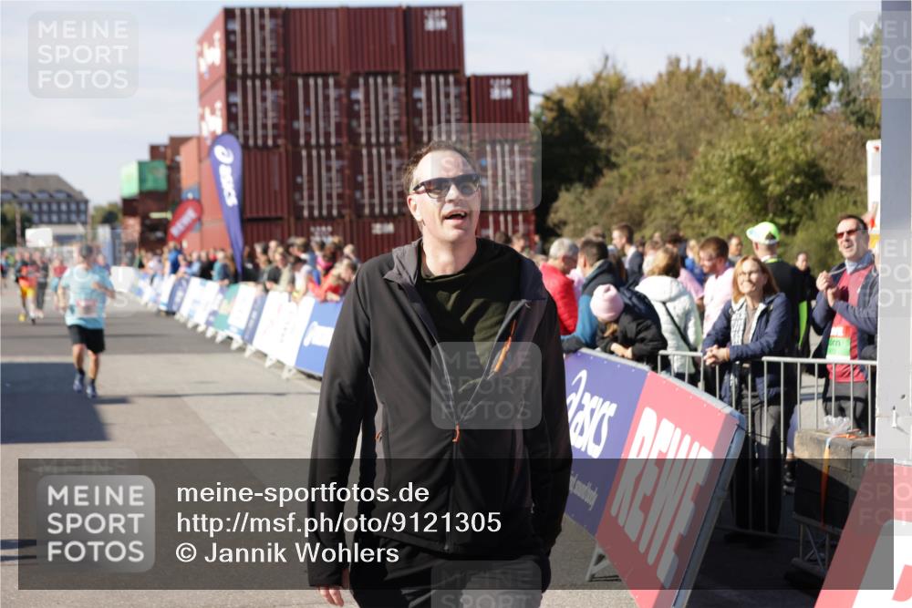 03.10.2025 - Köhlbrandbrückenlauf Jannik Wohlers http://msf.ph/oto/9121305 03.10.2025 13:36:16 Ziel 5045, 5158, 5219, 6670 meine-sportfotos.de