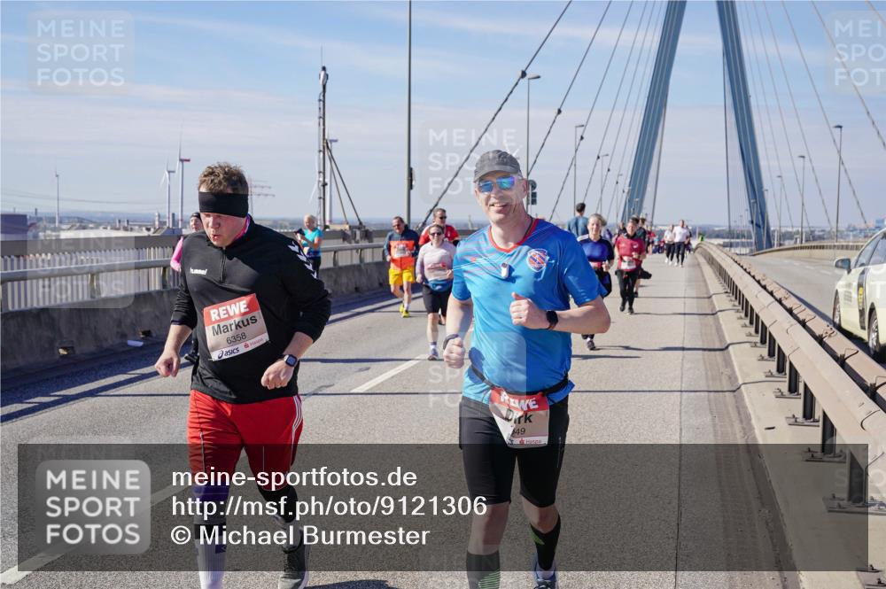 03.10.2025 - Köhlbrandbrückenlauf Michael Burmester http://msf.ph/oto/9121306 03.10.2025 13:02:49 Position 2 6358, 49 meine-sportfotos.de