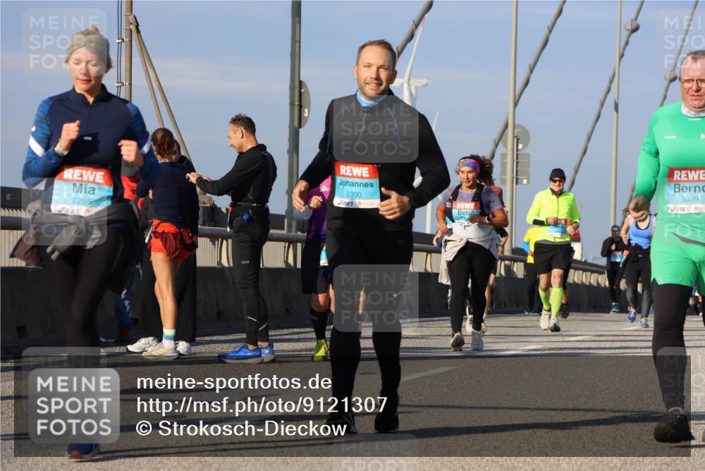 03.10.2025 - Köhlbrandbrückenlauf Strokosch-Dieckow http://msf.ph/oto/9121307 03.10.2025 09:56:43 Position 2 2298, 2300, 3039 meine-sportfotos.de