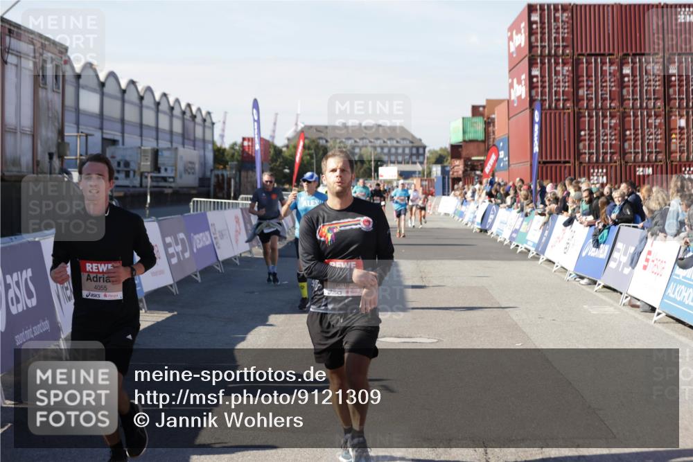 03.10.2025 - Köhlbrandbrückenlauf Jannik Wohlers http://msf.ph/oto/9121309 03.10.2025 13:04:32 Ziel 4055, 4117, 4198, 4297, 4494, 4665, 4713, 4836, 4995, 6018, 6092, 6723 meine-sportfotos.de