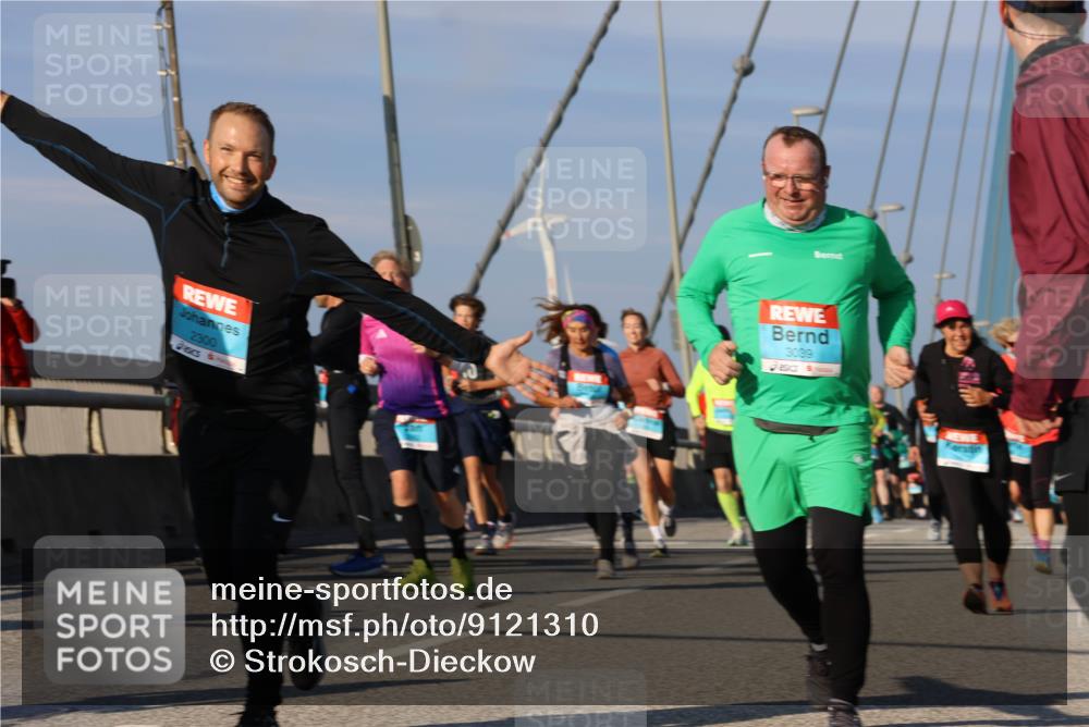 03.10.2025 - Köhlbrandbrückenlauf Strokosch-Dieckow http://msf.ph/oto/9121310 03.10.2025 09:56:44 Position 2 2300, 3039 meine-sportfotos.de