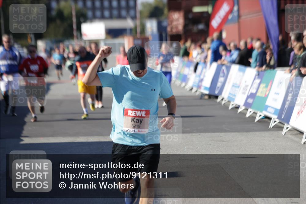 03.10.2025 - Köhlbrandbrückenlauf Jannik Wohlers http://msf.ph/oto/9121311 03.10.2025 13:36:18 Ziel 5045, 5158, 5219 meine-sportfotos.de