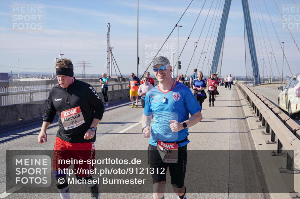 03.10.2025 - Köhlbrandbrückenlauf Michael Burmester http://msf.ph/oto/9121312 03.10.2025 13:02:49 Position 2 6358, 949 meine-sportfotos.de