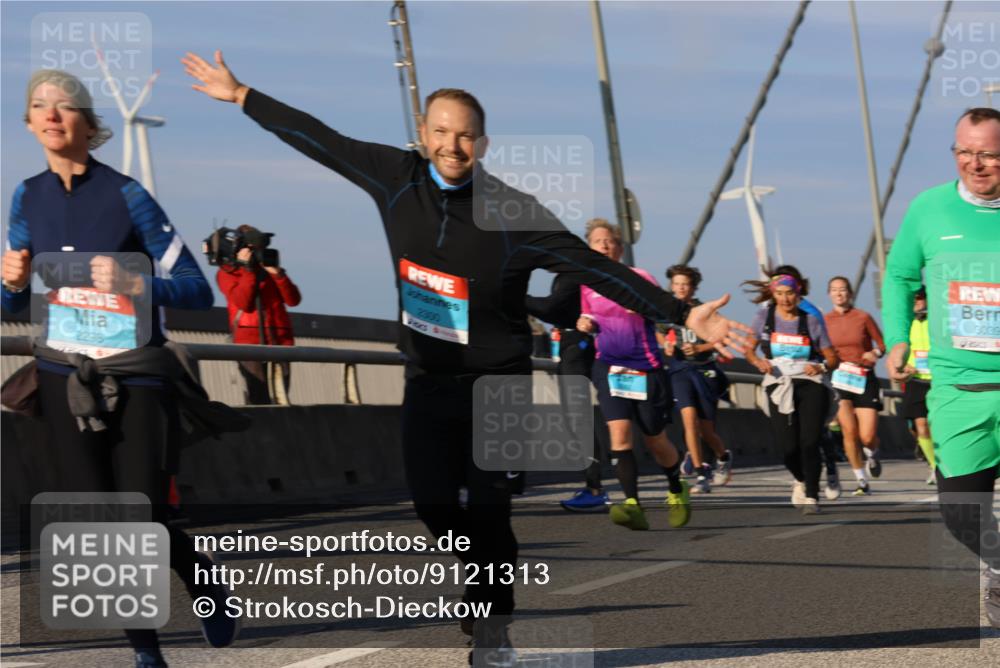 03.10.2025 - Köhlbrandbrückenlauf Strokosch-Dieckow http://msf.ph/oto/9121313 03.10.2025 09:56:44 Position 2 2298, 2300, 3039 meine-sportfotos.de