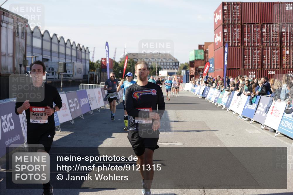 03.10.2025 - Köhlbrandbrückenlauf Jannik Wohlers http://msf.ph/oto/9121315 03.10.2025 13:04:32 Ziel 4055, 4117, 4198, 4297, 4494, 4665, 4713, 4836, 4995, 6018, 6092, 6723 meine-sportfotos.de