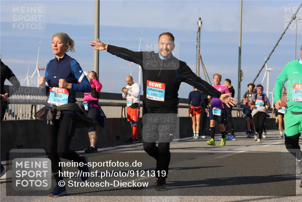 03.10.2025 - Köhlbrandbrückenlauf Strokosch-Dieckow http://msf.ph/oto/9121319 03.10.2025 09:56:45 Position 2 2298, 2300, 303 meine-sportfotos.de