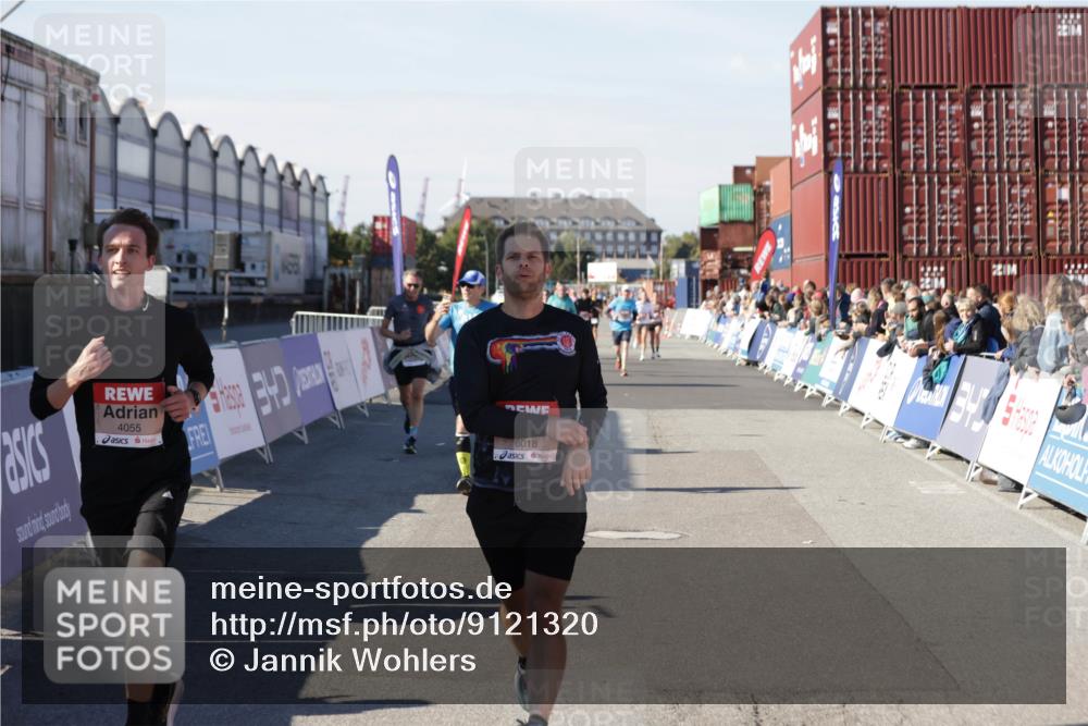 03.10.2025 - Köhlbrandbrückenlauf Jannik Wohlers http://msf.ph/oto/9121320 03.10.2025 13:04:32 Ziel 4055, 4117, 4198, 4297, 4494, 4665, 4713, 4836, 4995, 6018, 6092, 6723 meine-sportfotos.de