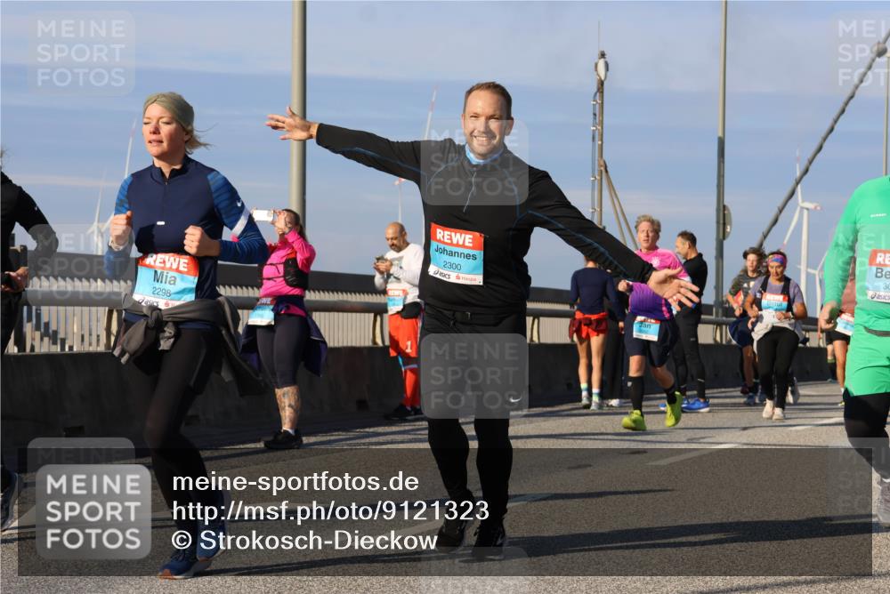 03.10.2025 - Köhlbrandbrückenlauf Strokosch-Dieckow http://msf.ph/oto/9121323 03.10.2025 09:56:45 Position 2 2298, 30, 2300 meine-sportfotos.de