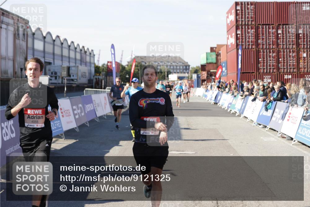 03.10.2025 - Köhlbrandbrückenlauf Jannik Wohlers http://msf.ph/oto/9121325 03.10.2025 13:04:32 Ziel 4055, 4117, 4198, 4297, 4494, 4665, 4713, 4836, 4995, 6018, 6092, 6723 meine-sportfotos.de