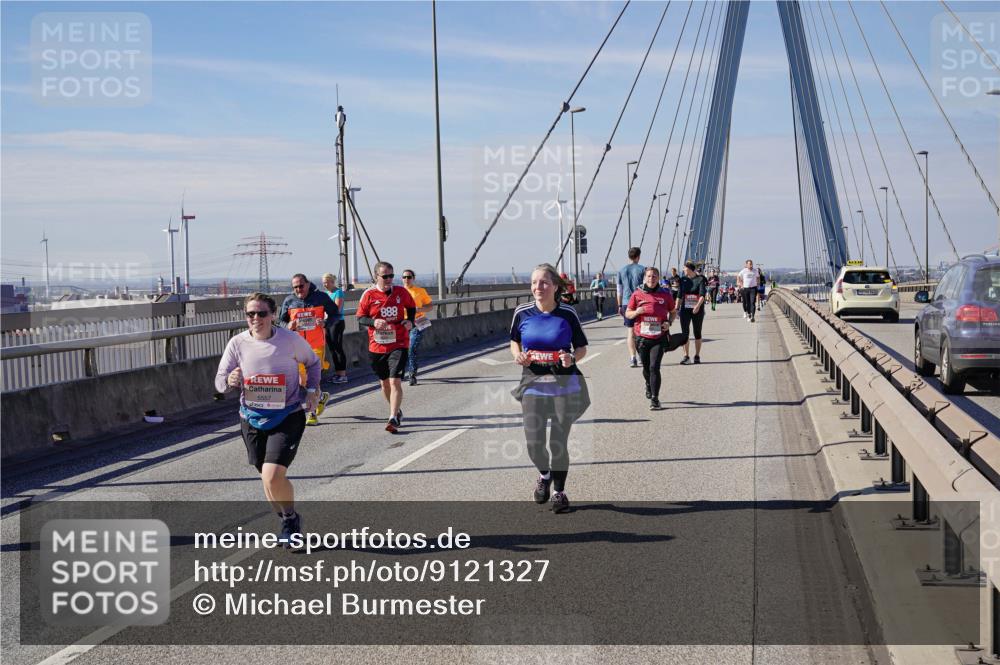 03.10.2025 - Köhlbrandbrückenlauf Michael Burmester http://msf.ph/oto/9121327 03.10.2025 13:02:51 Position 2 5557, 888 meine-sportfotos.de