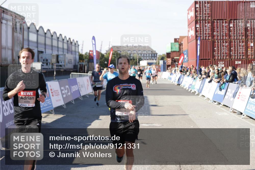 03.10.2025 - Köhlbrandbrückenlauf Jannik Wohlers http://msf.ph/oto/9121331 03.10.2025 13:04:32 Ziel 4055, 4117, 4198, 4297, 4494, 4665, 4713, 4836, 4995, 6018, 6092, 6723 meine-sportfotos.de