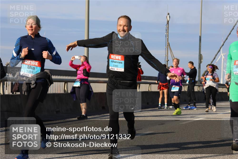 03.10.2025 - Köhlbrandbrückenlauf Strokosch-Dieckow http://msf.ph/oto/9121332 03.10.2025 09:56:45 Position 2 2298, 2300 meine-sportfotos.de