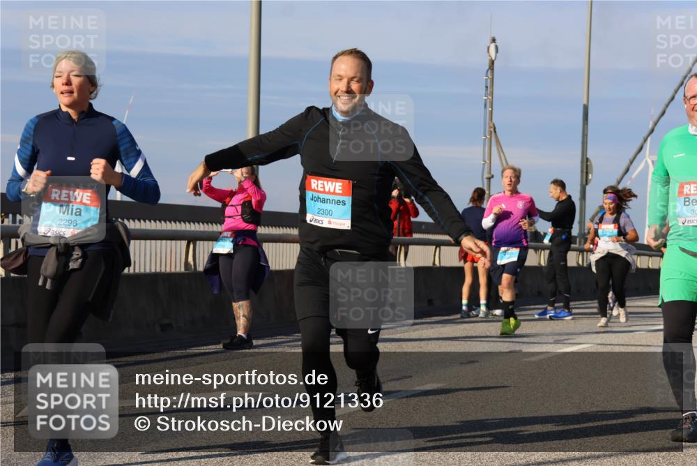 03.10.2025 - Köhlbrandbrückenlauf Strokosch-Dieckow http://msf.ph/oto/9121336 03.10.2025 09:56:45 Position 2 2298, 2300, 30 meine-sportfotos.de