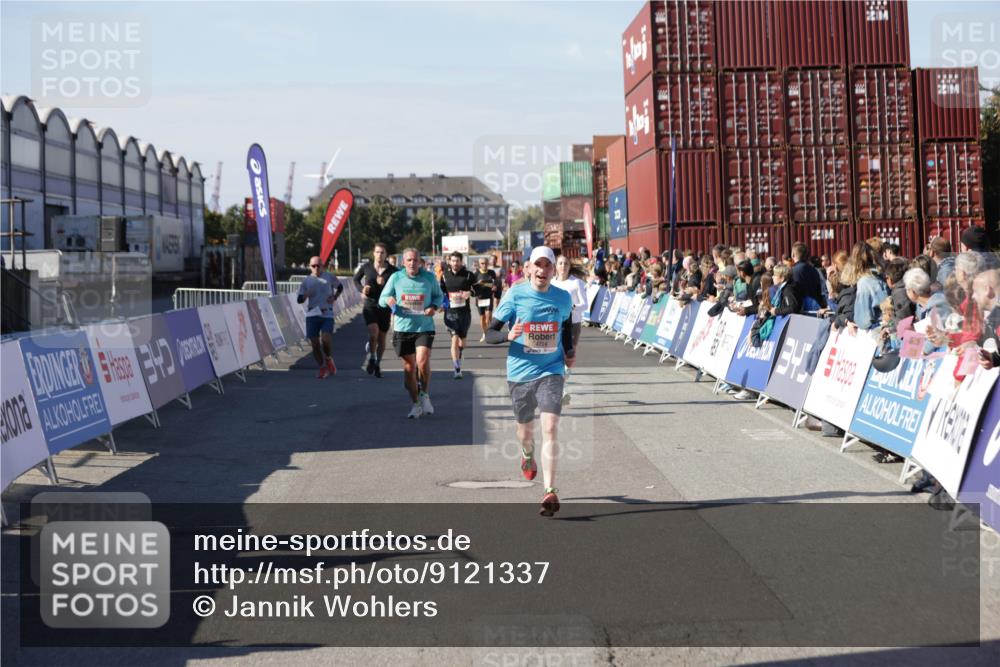 03.10.2025 - Köhlbrandbrückenlauf Jannik Wohlers http://msf.ph/oto/9121337 03.10.2025 13:04:39 Ziel 4022, 4055, 4236, 4246, 4247, 4713, 4724, 4831, 5948, 6018, 6092, 6470 meine-sportfotos.de