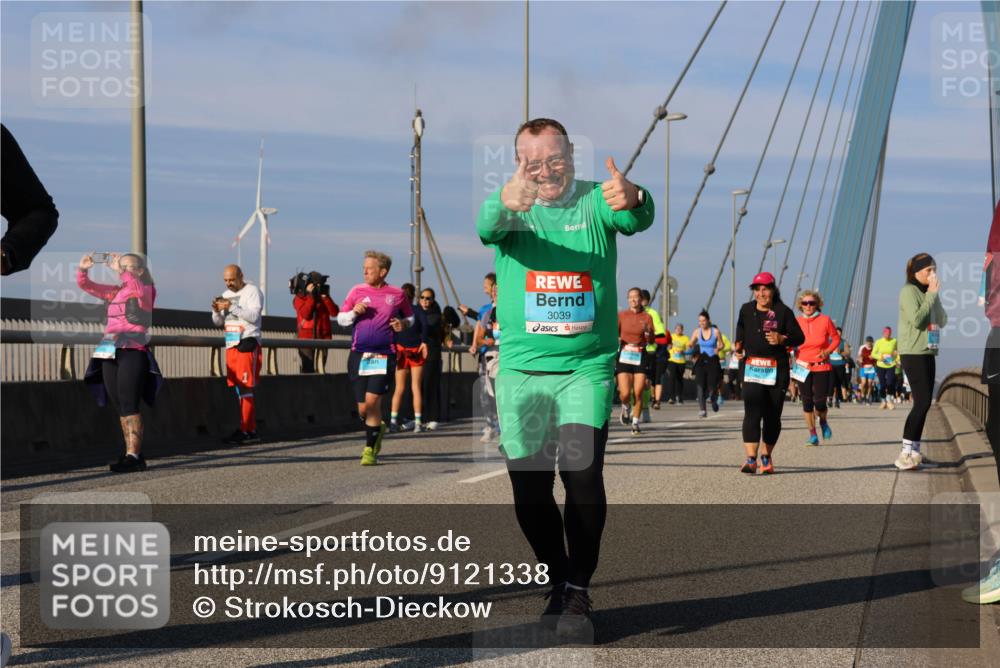 03.10.2025 - Köhlbrandbrückenlauf Strokosch-Dieckow http://msf.ph/oto/9121338 03.10.2025 09:56:46 Position 2 3039 meine-sportfotos.de