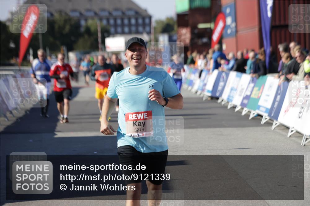 03.10.2025 - Köhlbrandbrückenlauf Jannik Wohlers http://msf.ph/oto/9121339 03.10.2025 13:36:19 Ziel 5045, 5219 meine-sportfotos.de