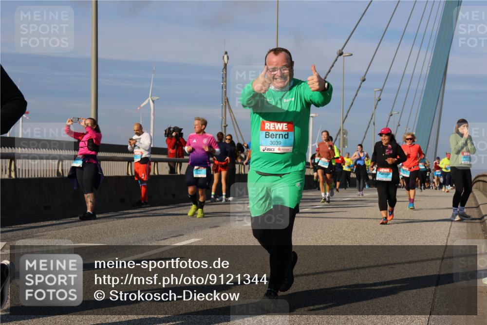 03.10.2025 - Köhlbrandbrückenlauf Strokosch-Dieckow http://msf.ph/oto/9121344 03.10.2025 09:56:46 Position 2 3039 meine-sportfotos.de
