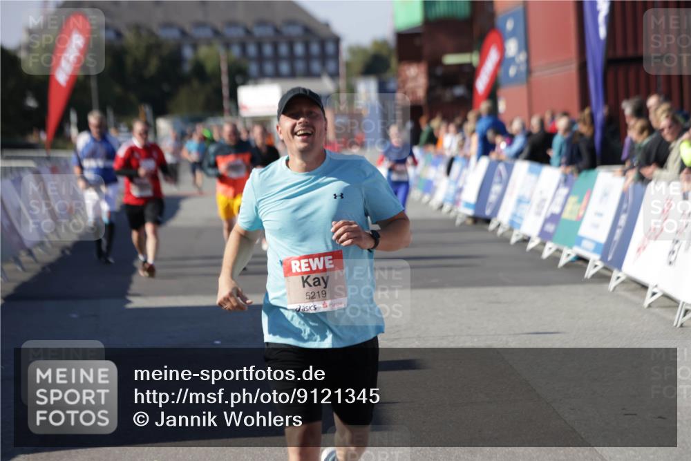 03.10.2025 - Köhlbrandbrückenlauf Jannik Wohlers http://msf.ph/oto/9121345 03.10.2025 13:36:19 Ziel 5045, 5219 meine-sportfotos.de