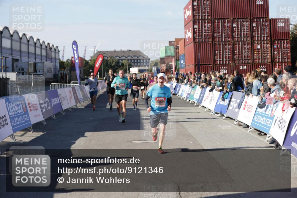 03.10.2025 - Köhlbrandbrückenlauf Jannik Wohlers http://msf.ph/oto/9121346 03.10.2025 13:04:39 Ziel 4022, 4055, 4236, 4246, 4247, 4713, 4724, 4831, 5948, 6018, 6092, 6470 meine-sportfotos.de