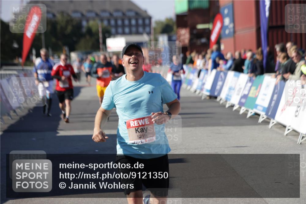 03.10.2025 - Köhlbrandbrückenlauf Jannik Wohlers http://msf.ph/oto/9121350 03.10.2025 13:36:19 Ziel 5045, 5219 meine-sportfotos.de