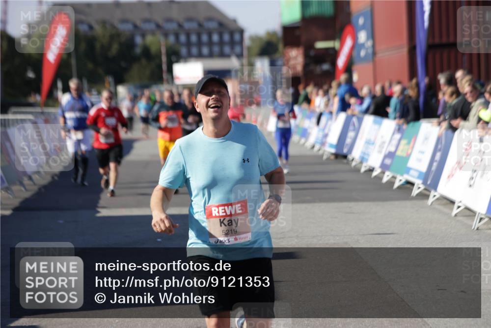 03.10.2025 - Köhlbrandbrückenlauf Jannik Wohlers http://msf.ph/oto/9121353 03.10.2025 13:36:19 Ziel 5045, 5219 meine-sportfotos.de