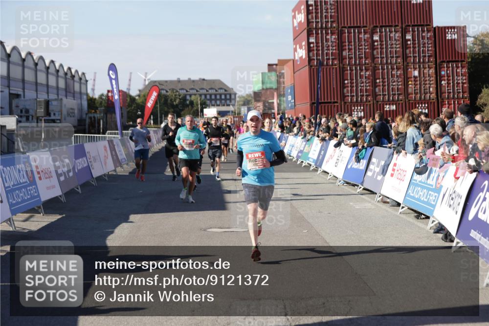 03.10.2025 - Köhlbrandbrückenlauf Jannik Wohlers http://msf.ph/oto/9121372 03.10.2025 13:04:40 Ziel 4022, 4055, 4236, 4246, 4247, 4713, 4724, 4831, 5948, 6018, 6092, 6470 meine-sportfotos.de
