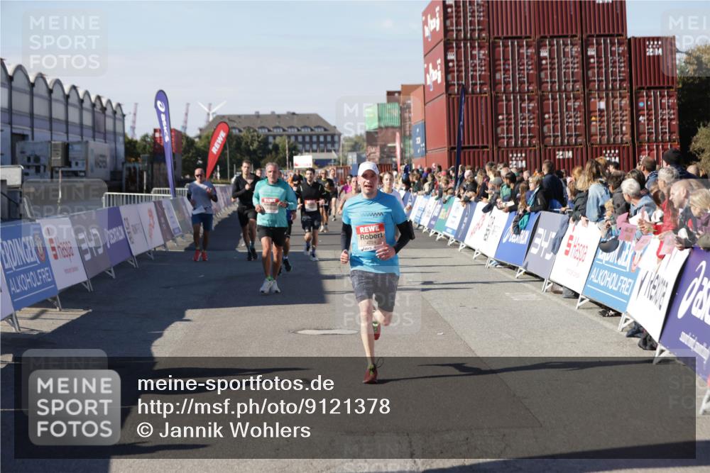 03.10.2025 - Köhlbrandbrückenlauf Jannik Wohlers http://msf.ph/oto/9121378 03.10.2025 13:04:40 Ziel 4022, 4055, 4236, 4246, 4247, 4713, 4724, 4831, 5948, 6018, 6092, 6470 meine-sportfotos.de