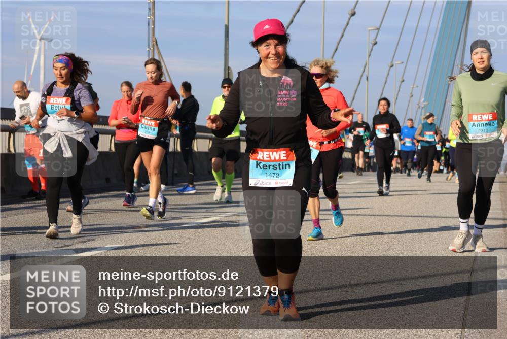03.10.2025 - Köhlbrandbrückenlauf Strokosch-Dieckow http://msf.ph/oto/9121379 03.10.2025 09:56:49 Position 2 2025, 1472, 2310 meine-sportfotos.de