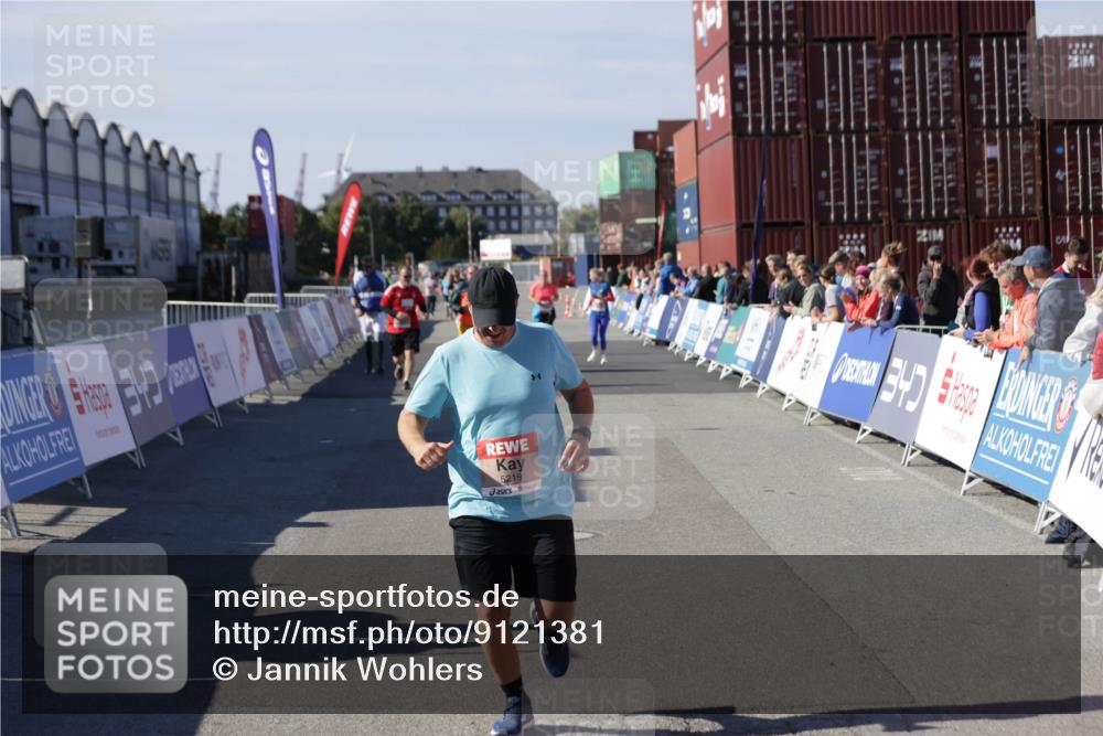 03.10.2025 - Köhlbrandbrückenlauf Jannik Wohlers http://msf.ph/oto/9121381 03.10.2025 13:36:20 Ziel 5045, 5219 meine-sportfotos.de