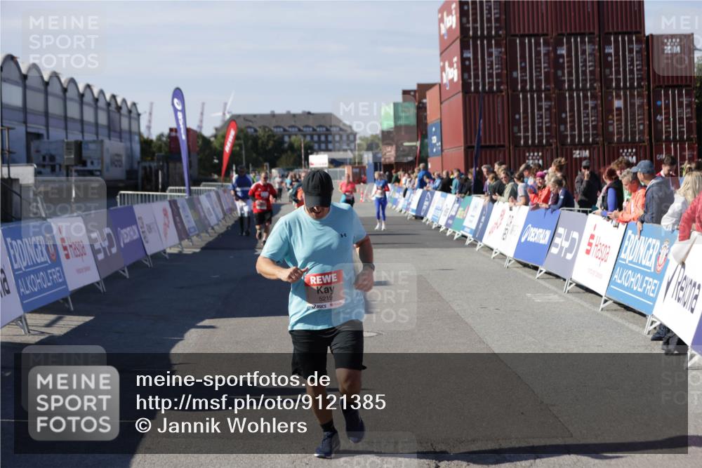 03.10.2025 - Köhlbrandbrückenlauf Jannik Wohlers http://msf.ph/oto/9121385 03.10.2025 13:36:20 Ziel 5045, 5219 meine-sportfotos.de