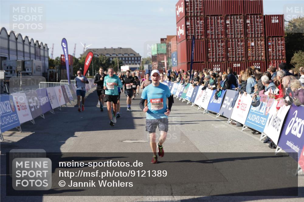 03.10.2025 - Köhlbrandbrückenlauf Jannik Wohlers http://msf.ph/oto/9121389 03.10.2025 13:04:40 Ziel 4022, 4055, 4236, 4246, 4247, 4713, 4724, 4831, 5948, 6018, 6092, 6470 meine-sportfotos.de