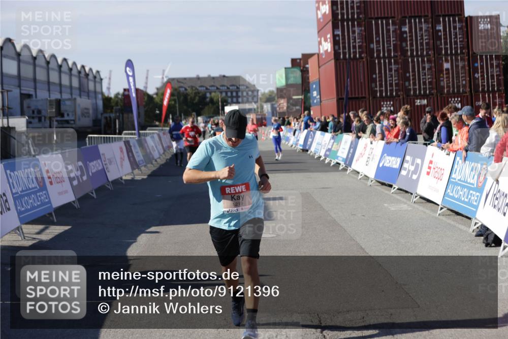 03.10.2025 - Köhlbrandbrückenlauf Jannik Wohlers http://msf.ph/oto/9121396 03.10.2025 13:36:20 Ziel 5045, 5219 meine-sportfotos.de