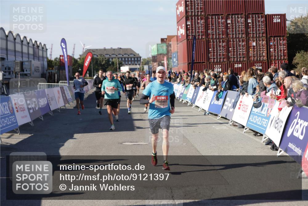 03.10.2025 - Köhlbrandbrückenlauf Jannik Wohlers http://msf.ph/oto/9121397 03.10.2025 13:04:40 Ziel 4022, 4055, 4236, 4246, 4247, 4713, 4724, 4831, 5948, 6018, 6092, 6470 meine-sportfotos.de