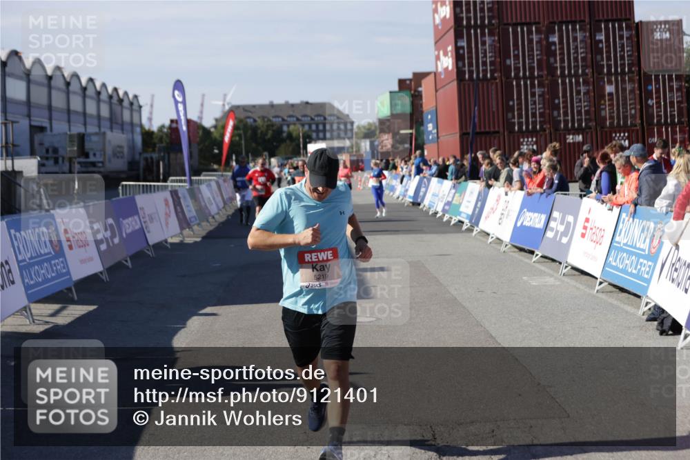 03.10.2025 - Köhlbrandbrückenlauf Jannik Wohlers http://msf.ph/oto/9121401 03.10.2025 13:36:20 Ziel 5045, 5219 meine-sportfotos.de