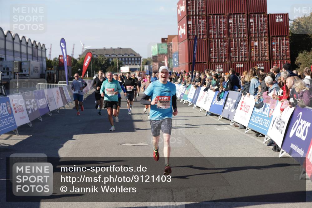 03.10.2025 - Köhlbrandbrückenlauf Jannik Wohlers http://msf.ph/oto/9121403 03.10.2025 13:04:40 Ziel 4022, 4055, 4236, 4246, 4247, 4713, 4724, 4831, 5948, 6018, 6092, 6470 meine-sportfotos.de