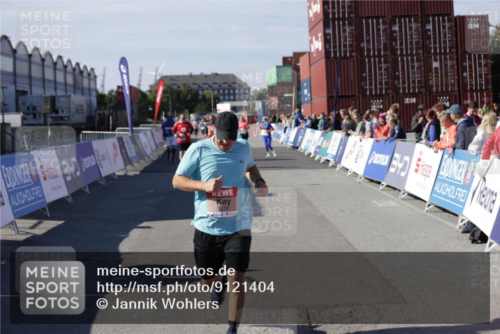 03.10.2025 - Köhlbrandbrückenlauf Jannik Wohlers http://msf.ph/oto/9121404 03.10.2025 13:36:20 Ziel 5045, 5219 meine-sportfotos.de