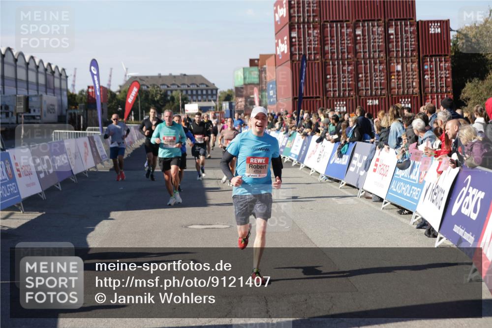 03.10.2025 - Köhlbrandbrückenlauf Jannik Wohlers http://msf.ph/oto/9121407 03.10.2025 13:04:40 Ziel 4022, 4055, 4236, 4246, 4247, 4713, 4724, 4831, 5948, 6018, 6092, 6470 meine-sportfotos.de