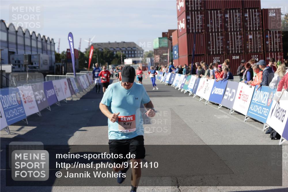 03.10.2025 - Köhlbrandbrückenlauf Jannik Wohlers http://msf.ph/oto/9121410 03.10.2025 13:36:20 Ziel 5045, 5219 meine-sportfotos.de