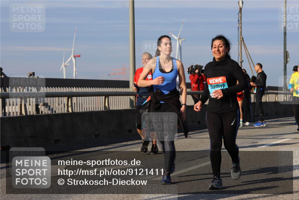 03.10.2025 - Köhlbrandbrückenlauf Strokosch-Dieckow http://msf.ph/oto/9121411 03.10.2025 09:56:56 Position 2  meine-sportfotos.de
