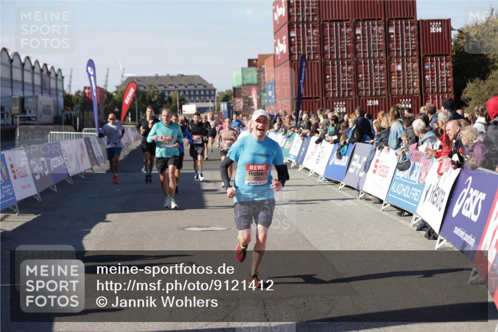 03.10.2025 - Köhlbrandbrückenlauf Jannik Wohlers http://msf.ph/oto/9121412 03.10.2025 13:04:40 Ziel 4022, 4055, 4236, 4246, 4247, 4713, 4724, 4831, 5948, 6018, 6092, 6470 meine-sportfotos.de
