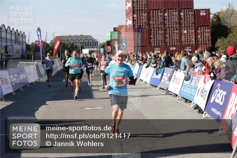 03.10.2025 - Köhlbrandbrückenlauf Jannik Wohlers http://msf.ph/oto/9121417 03.10.2025 13:04:40 Ziel 4022, 4055, 4236, 4246, 4247, 4713, 4724, 4831, 5948, 6018, 6092, 6470 meine-sportfotos.de