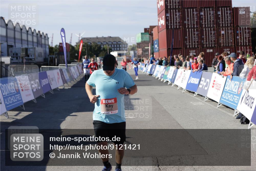 03.10.2025 - Köhlbrandbrückenlauf Jannik Wohlers http://msf.ph/oto/9121421 03.10.2025 13:36:20 Ziel 5045, 5219 meine-sportfotos.de
