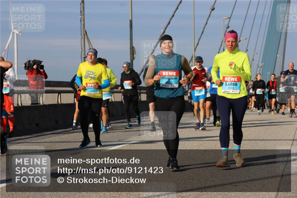 03.10.2025 - Köhlbrandbrückenlauf Strokosch-Dieckow http://msf.ph/oto/9121423 03.10.2025 09:56:58 Position 2 3279, 2296, 2213 meine-sportfotos.de